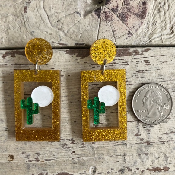 Cactus 🌵 Earrings - Picture 5 of 7
